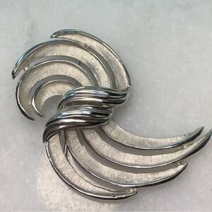 Vintage Trifari Silver Swirl Brooch – Mid Century Modern